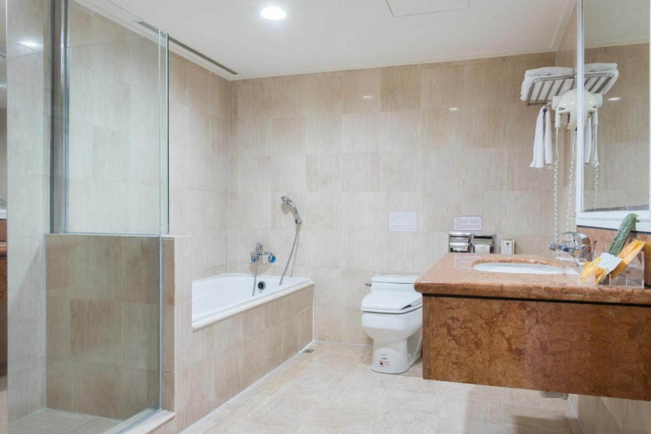 Hometel Hotel Kaohsiung Exterior photo