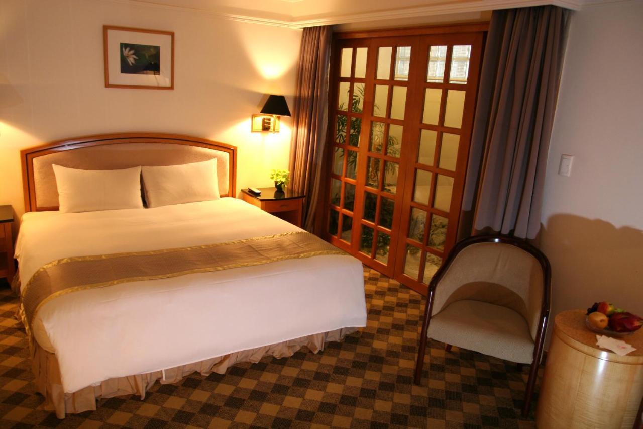 Hometel Hotel Kaohsiung Exterior photo