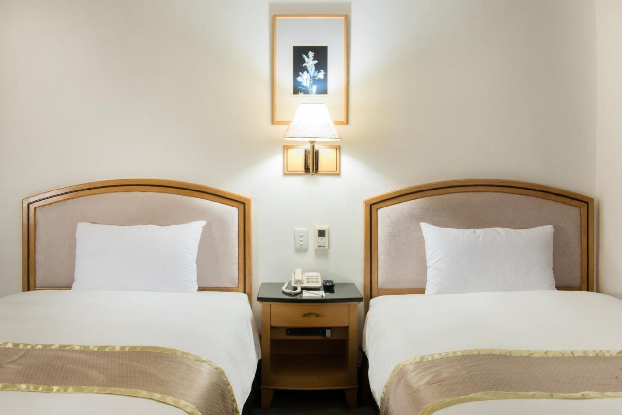 Hometel Hotel Kaohsiung Exterior photo