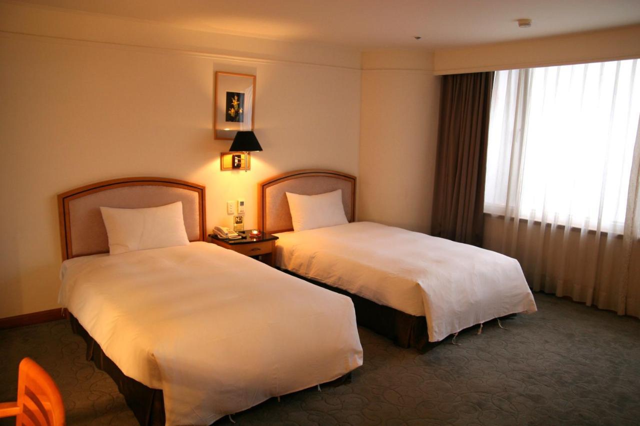 Hometel Hotel Kaohsiung Exterior photo